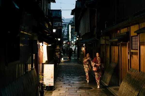 京都の祇園の夕べ散策