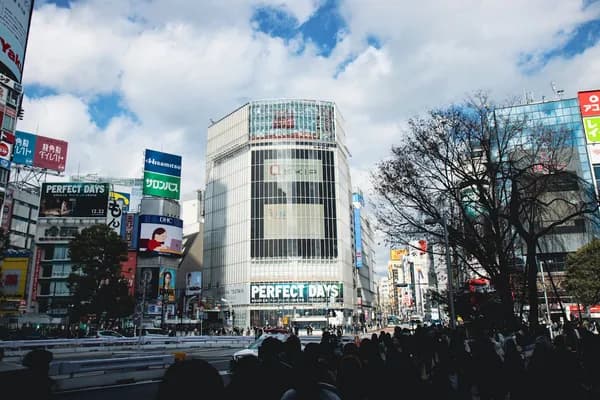 東京の渋谷スクランブル交差点・渋谷スカイ
