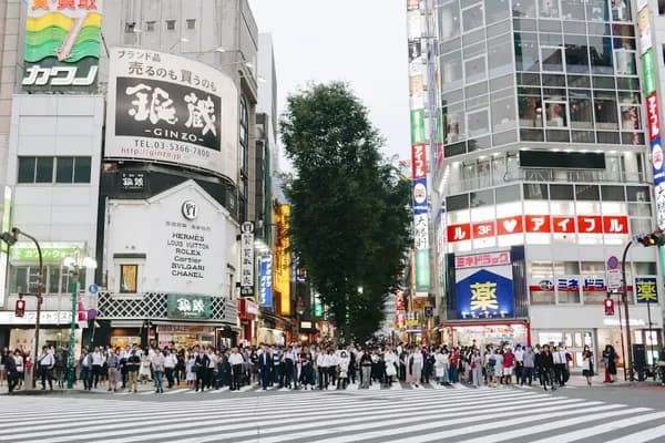 東京の渋谷スクランブル交差点・ハチ公